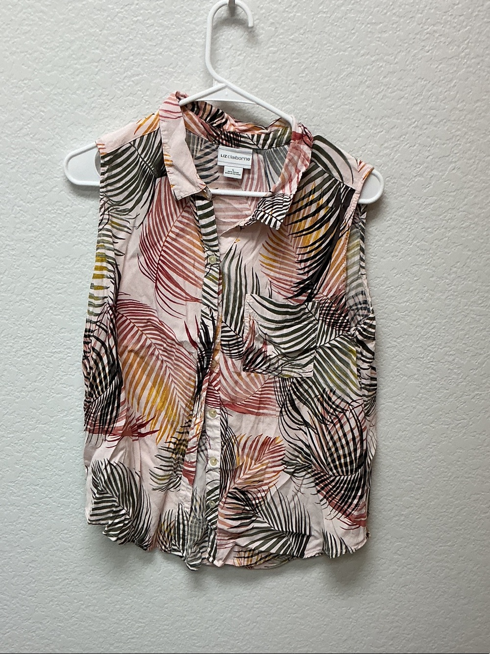 Liz Claiborne Pink Palm-Print Sleeveless Button Front Tank